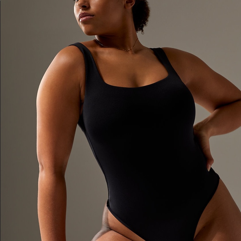Aritzia Babaton Black Contour Bodysuit Size Large